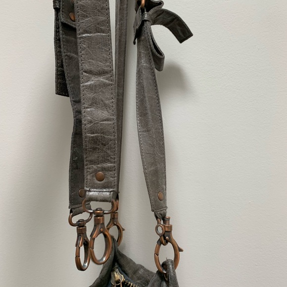 Matt & Nat distressed grey leather shoulder bag - Picture 6 of 8